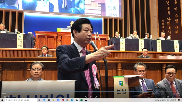 김종준 총회장이 총신 운영이사회 폐지 문제에 대해 발언하고 있다.